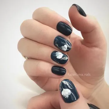 маникюр с цветя