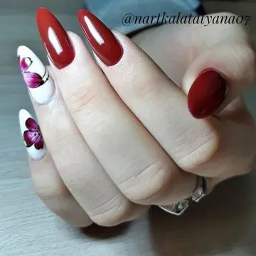 цветя на ноктите