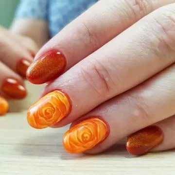 маникюр с цветя