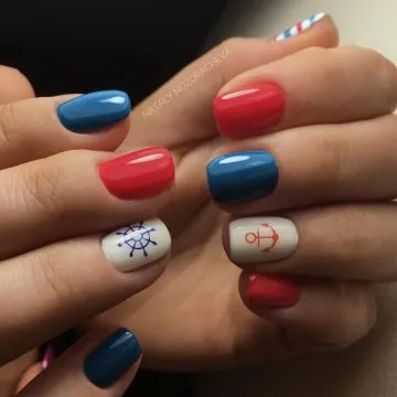 маникюр в море 2019