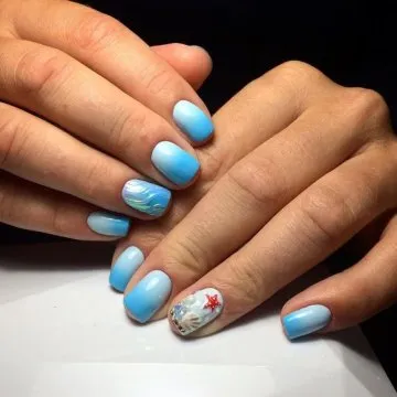 маникюр в море 2019