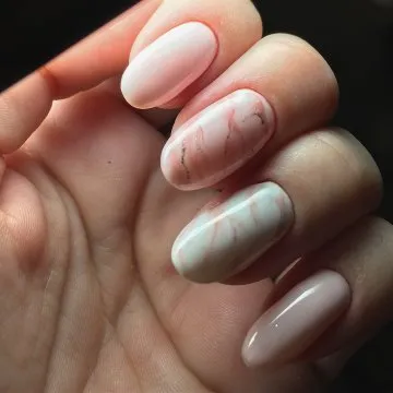 мраморен дизайн на ноктите