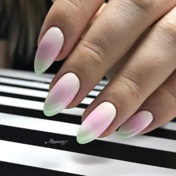 пастелен маникюр