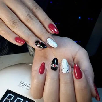 мраморен дизайн на ноктите