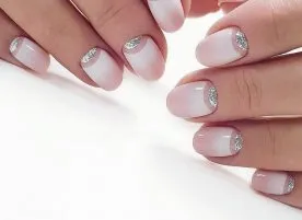 блестящ маникюр