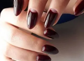 блестящ маникюр