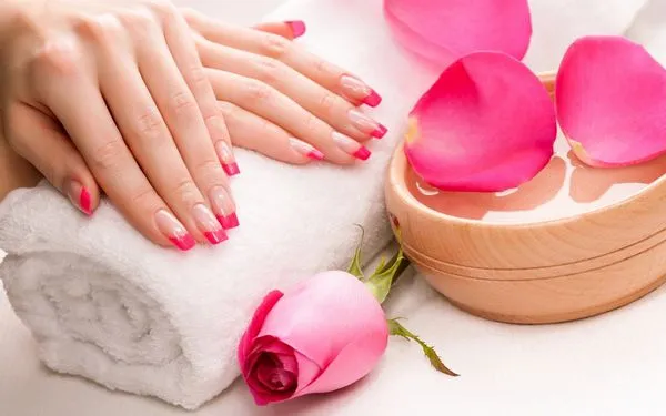 нарязан маникюр
