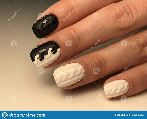 бял маникюр