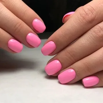 розов маникюр