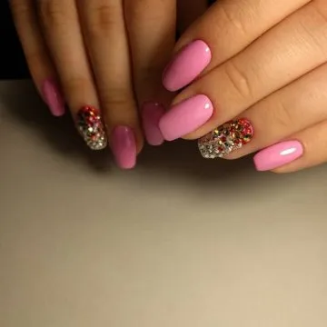 розов и сребрист маникюр