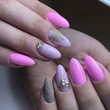 розови нокти с блясъци