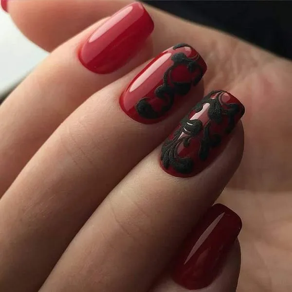 бял маникюр