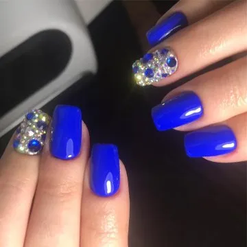 маникюр в синьо