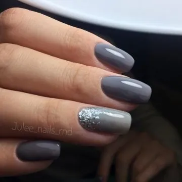 маникюр в сиво