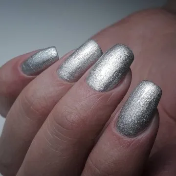 маникюр със сребро