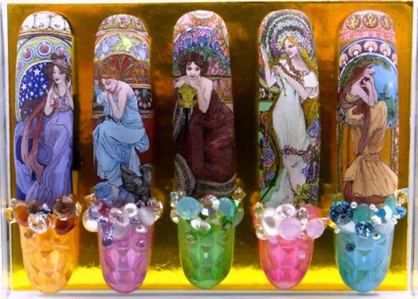 модерен маникюр