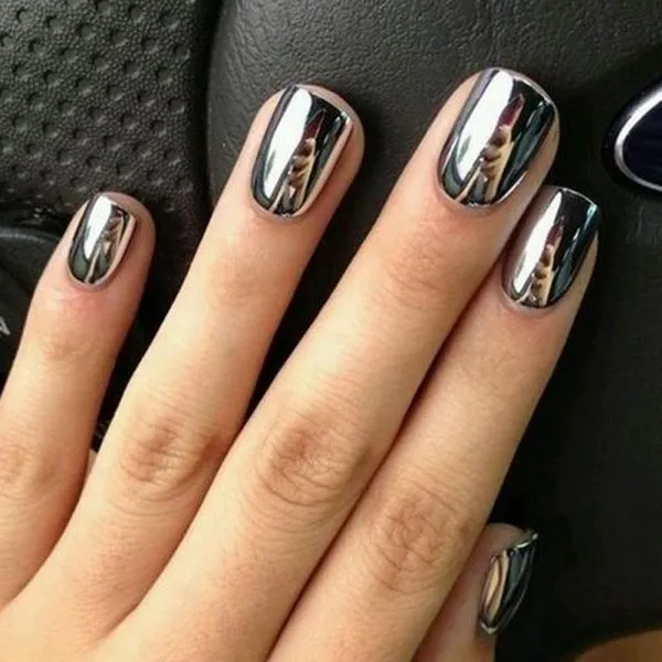 блестящ маникюр