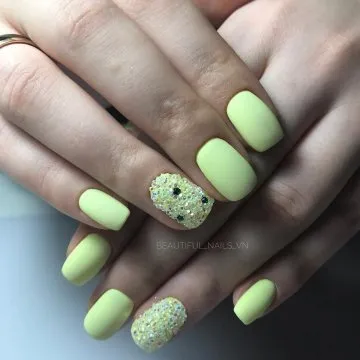 дизайн на леки нокти