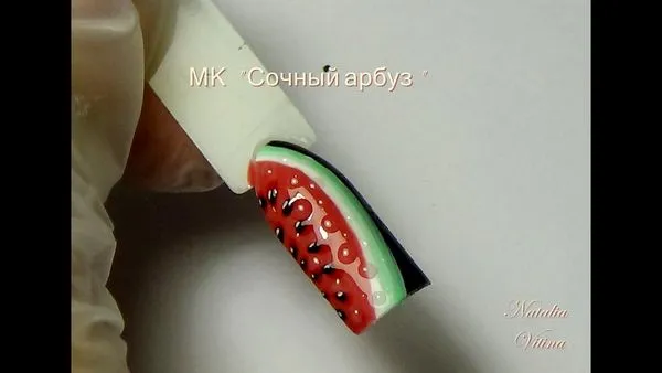 диня маникюр