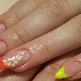 бял маникюр