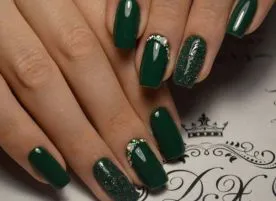 блестящ маникюр