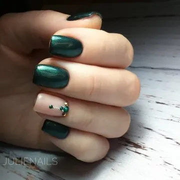 зелен маникюр