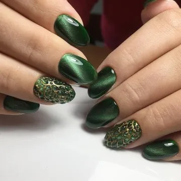 зелен маникюр