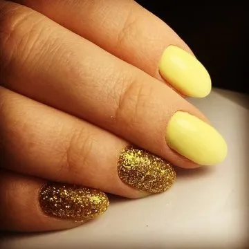 жълт маникюр