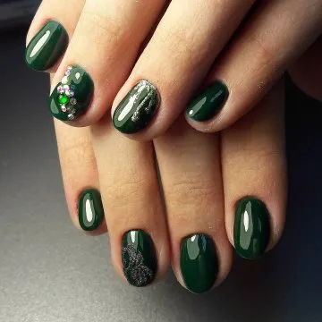 зелен маникюр