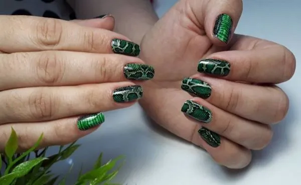 бял маникюр