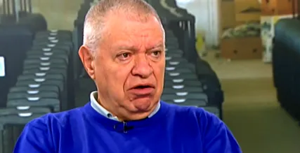 prof megdorgálja