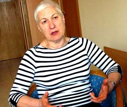 gloria toni