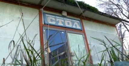 minden ételt