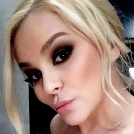kezébe desislava
