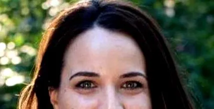 raina megvéd