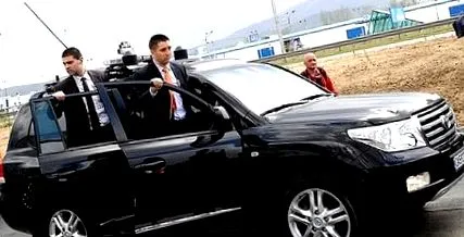 csak alkalmazottai