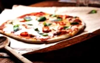 bazsalikommal pizza