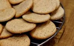 zsemlemorzsa keksz torta