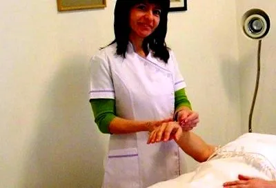 elenkova segít