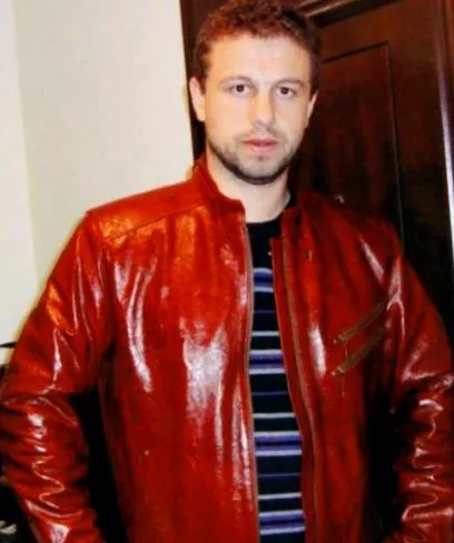 akarnak második