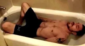leadása alatt