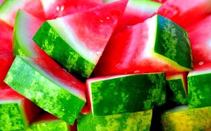 görögdinnyét enni