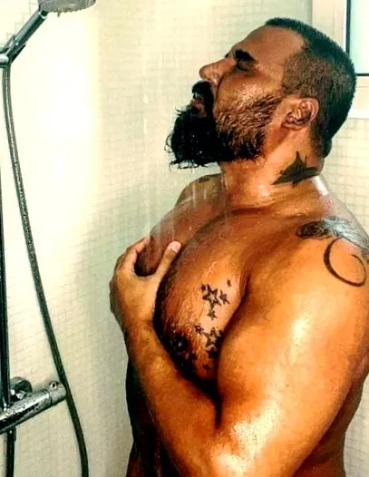 azis mellkas