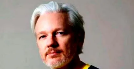 assange apja