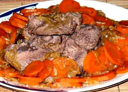 marhapörkölt hagyma