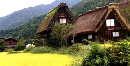 szerény