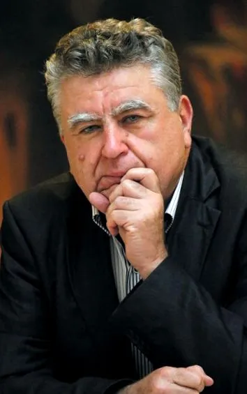 támad támad