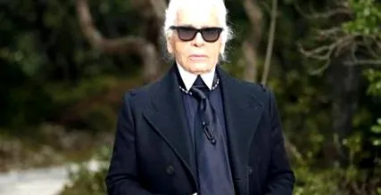 bírálja lagerfeld