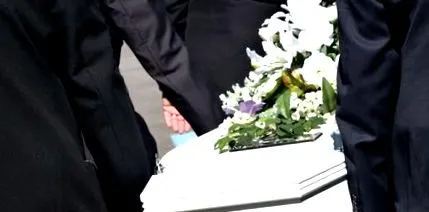 halott eltemették