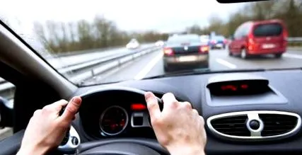 auto mögött